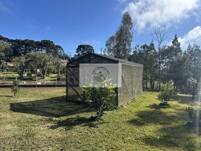 Imagem 4: Sítio com 50.000 m², todo estruturado, com 2 chalés, salão para eventos, ranchos