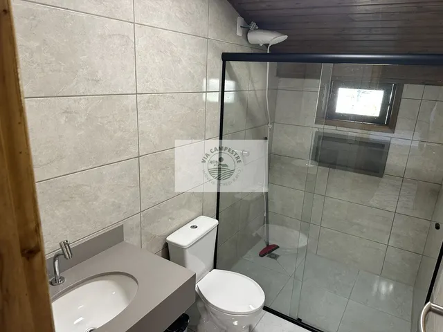 Imagem 2: Sítio com 50.000 m², todo estruturado, com 2 chalés, salão para eventos, ranchos