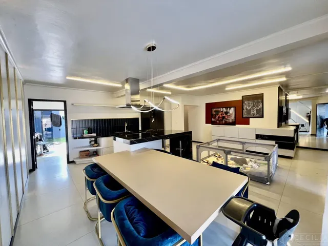 Imagem: Casa de alto padrão, Mobiliada com Closet