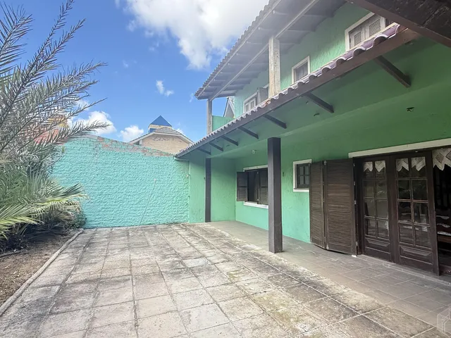 Imagem 4: Sobrado á venda em Imbé, próximo ao mar, com 6 dormitórios, sendo um dormitório