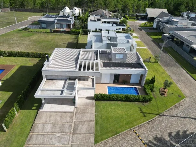 Imagem: Casa com piscina No Condomínio Lagoa do