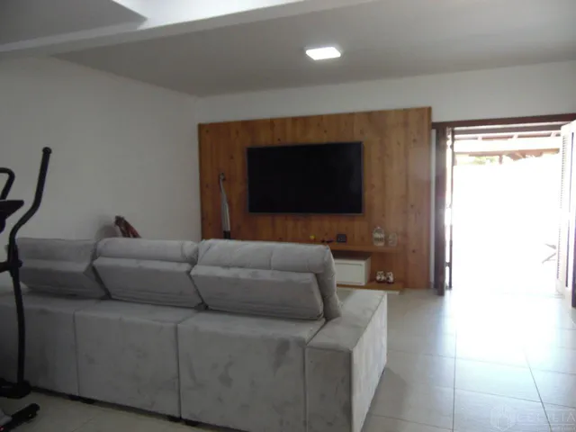 Imagem 12: Espaço, elegância e lazer, tudo isso pertinho do mar, casa com 4 suítes, piscina