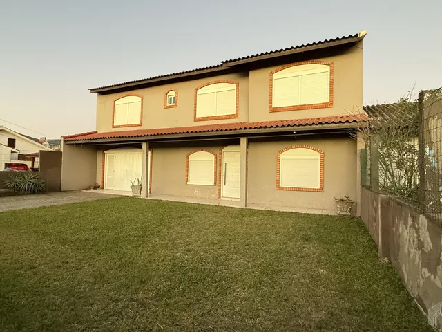 Imagem 2: Casa à venda em Imbé, sacada vista para o mar, 5 dormitórios!!!