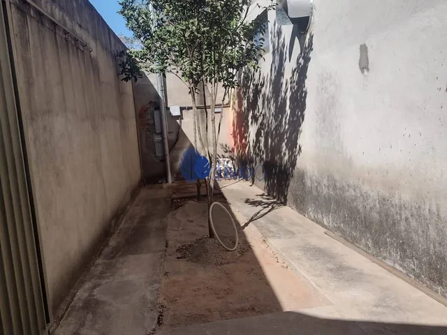 Imagem 6: Prédio Comercial com Residência no Bairro Alvorada à Venda