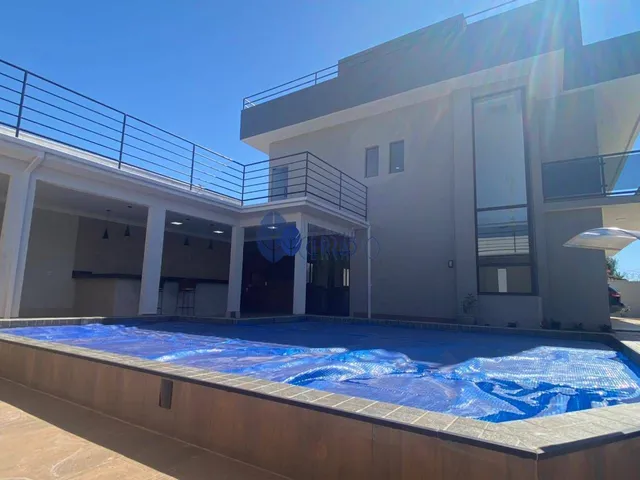 Imagem 3: Sobrado de Luxo à Venda em Anápolis City – 4 Suítes, Piscina e Vista Panorâmica