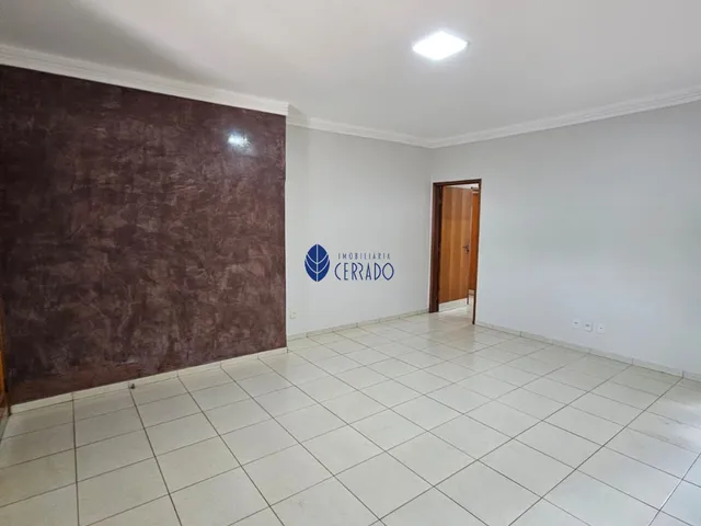 Imagem 3: Casa com 3 Quartos à Venda no Centro - Anápolis