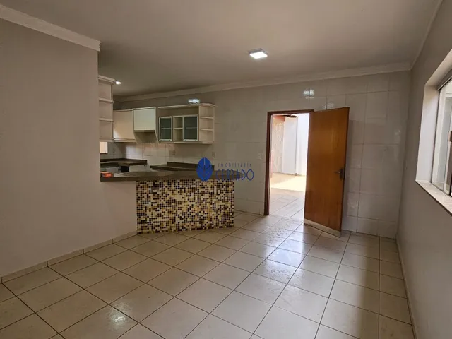 Imagem 6: Casa com 3 Quartos à Venda no Centro - Anápolis