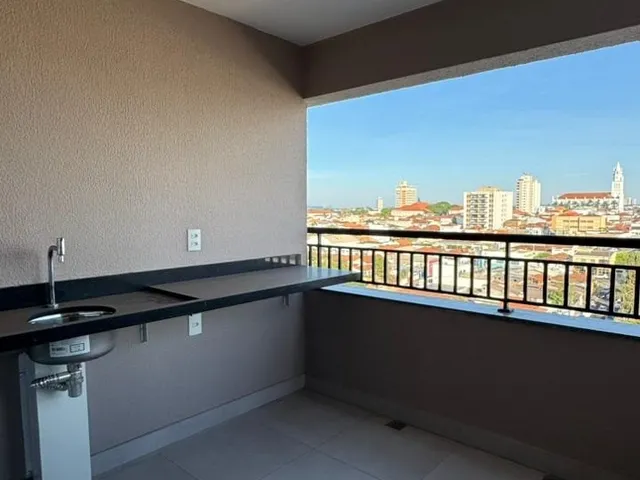 Imagem: O apartamento possui 2 Dormitórios, 1 Suíte, 2 Banheiros,