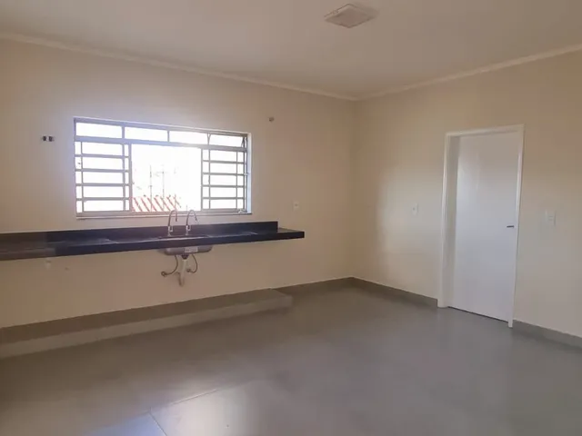 Imagem: O apartamento possui 3 Dormitórios, 1 Suíte, 2 Banheiros,