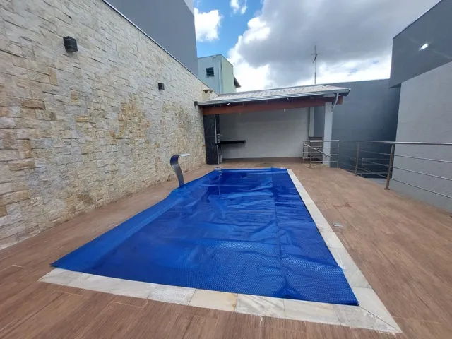 Imagem: A casa possui 4 Dormitórios, 4 Suítes, 6 Banheiros, 4