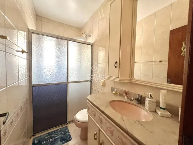 Imagem 15: Casa espaçosa — 4 dormitórios, semimobiliada, piscina & muito conforto no bairro Ouro