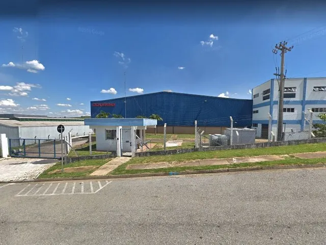 Imagem: O depósito possui 10 Banheiros, 215 Vagas na garagem,