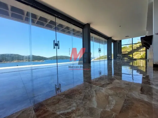 Imagem 5: Casa triplex com vista e saída para o mar