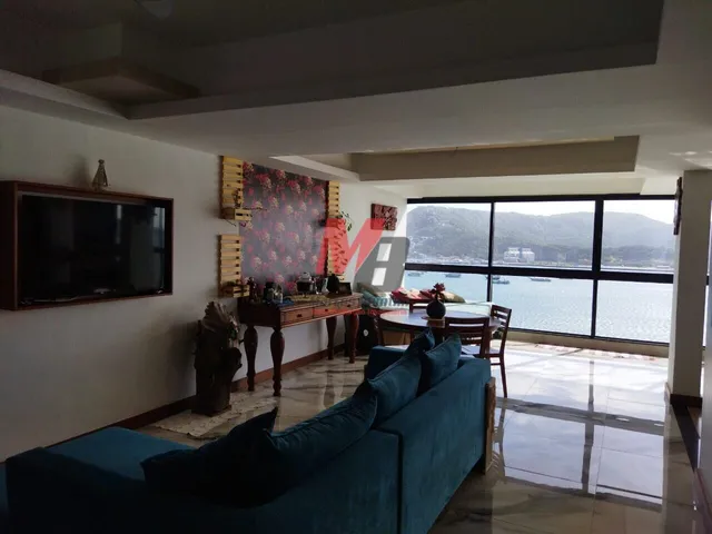 Imagem 8: Casa triplex com vista e saída para o mar