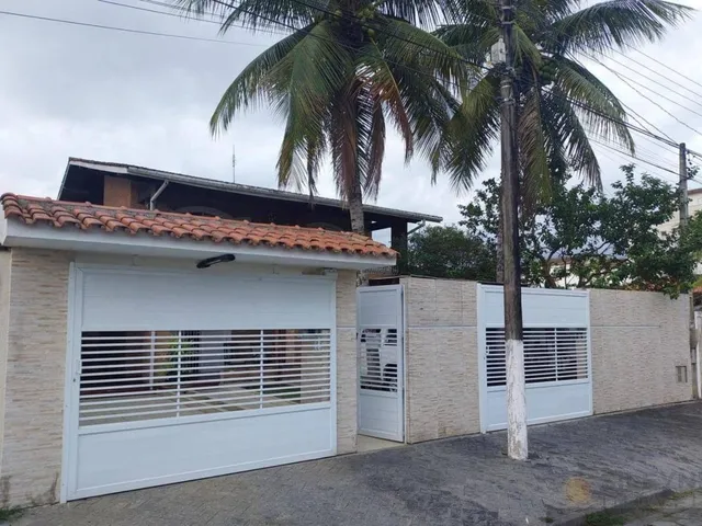 Imagem: A casa possui 6 Dormitórios, 3 Suítes, 7 Banheiros, 6