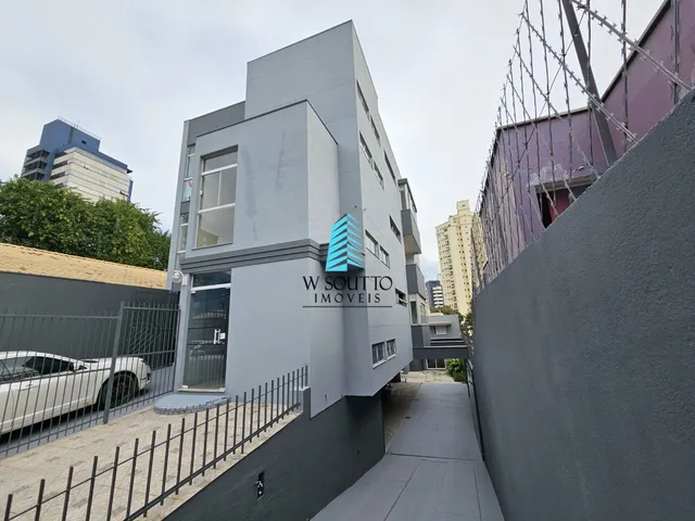 Imagem: A loja possui 8 Banheiros, 10 Vagas na garagem, 384m² de