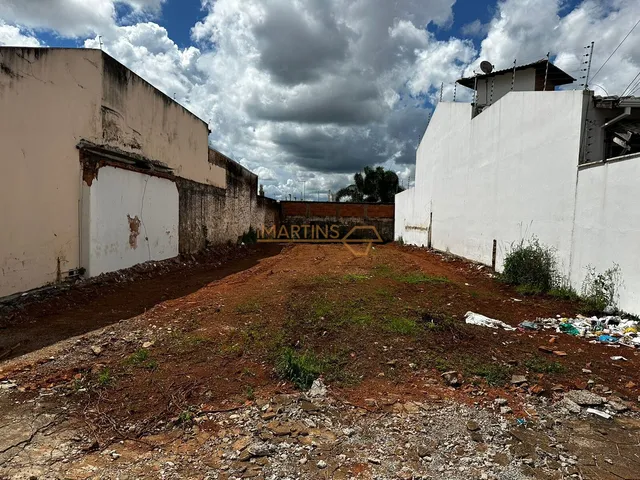 Imagem: Terreno à venda no bairro Centro - Araguari/MG