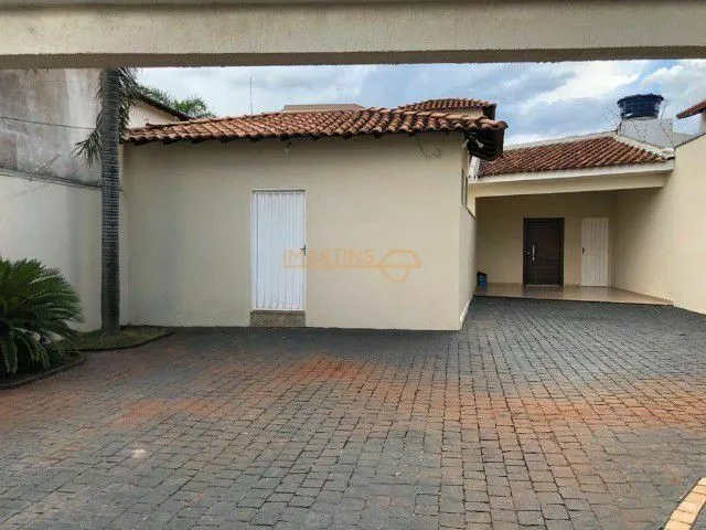 Imagem: Casa à venda no bairro Centro - Araguari/MG