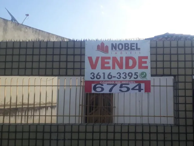 Imagem 2: Casa residencial ou comercial para venda, na Avenida Senador Quintino, Feira de Santana