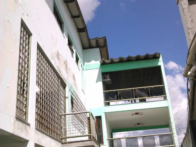 Imagem 2: Casa com 6 dormitorios para venda perto do Centro de Feira de Santana