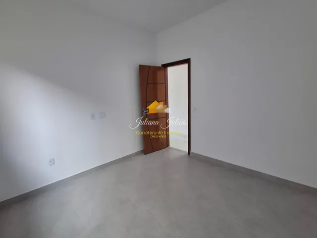 Imagem 2: CASA LINEAR COM 3 QUARTOS SENDO 1 SUÍTE A VENDA NO BAIRRO VILLAGE EM RIO DAS OSTRAS RJ