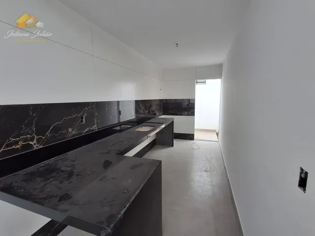 Imagem 2: CASA LINEAR COM 3 QUARTOS SENDO 1 SUÍTE A VENDA NO BAIRRO EXTENSÃO DO BOSQUE EM RIO DAS