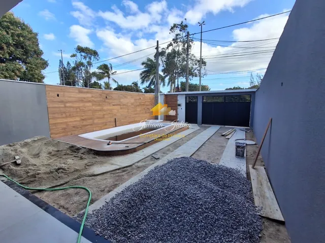 Imagem 3: CASA LINEAR COM 3 QUARTOS SENDO 1 SUÍTE, PISCINA, A VENDA NO BAIRRO OURO VERDE EM RIO
