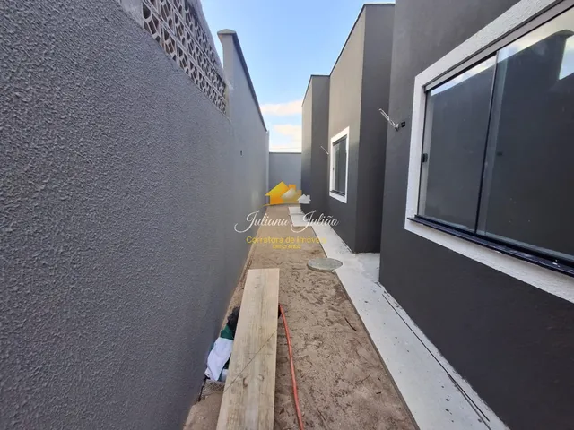 Imagem 2: CASA LINEAR COM 3 QUARTOS SENDO 1 SUÍTE, PISCINA, A VENDA NO BAIRRO OURO VERDE EM RIO