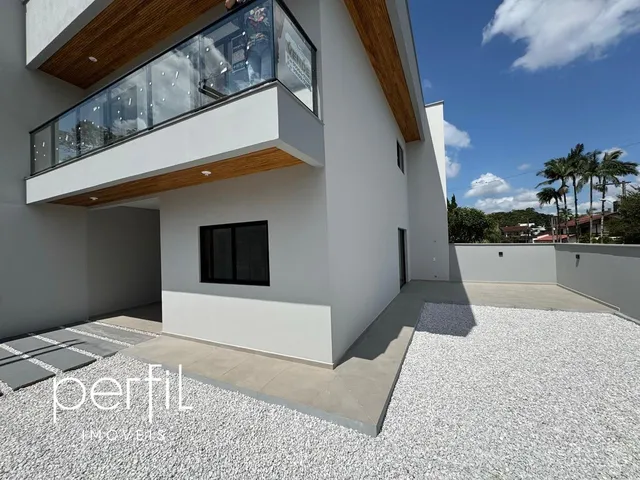 Imagem 2: Casa a venda com três quartos sendo uma suíte no bairro Costa e Silva - Joinville/ SC