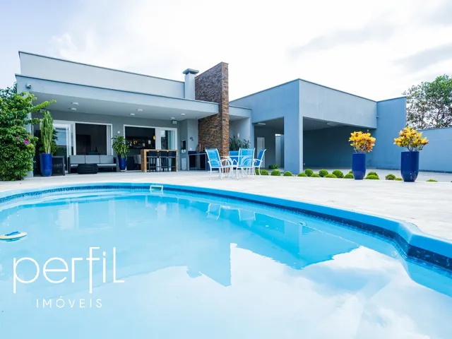 Imagem 3: Imóvel Exclusivo: Casa de Luxo com 3 Suítes e 3 Vagas de Garagem no Bom Retiro