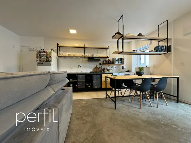 Imagem: O apartamento possui 2 Dormitórios, 1 Banheiro, 1 Vaga na