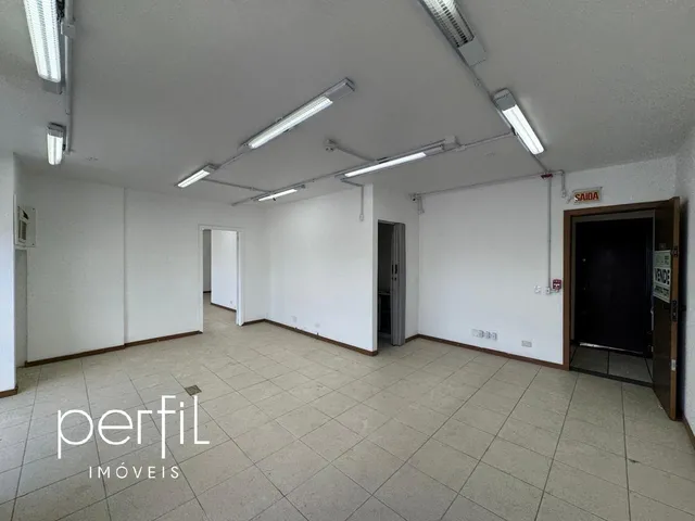 Imagem 1: Sala comercial com 74m2 no bairro centro - Joinville, SC