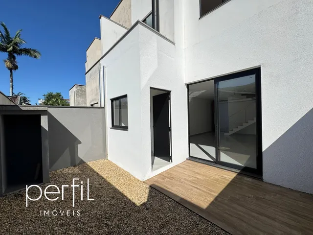 Imagem: Casa a venda com três quartos sendo uma