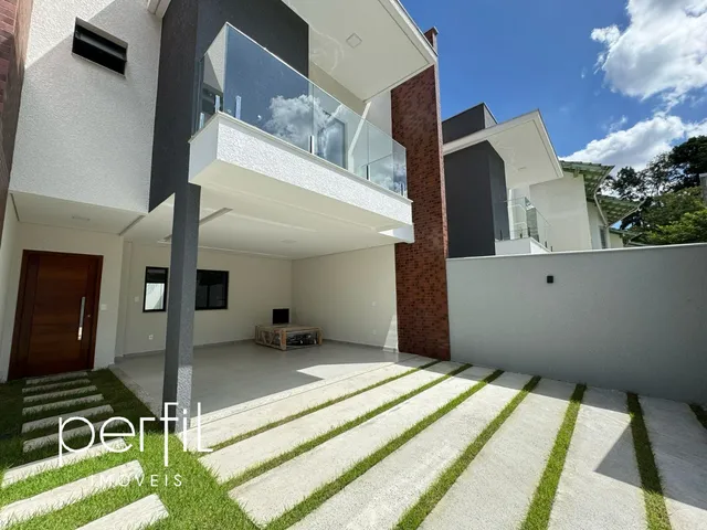 Imagem 2: Imperdível! Casa à venda em Joinville-SC, Bairro América: 3 suítes, 2 salas, 5