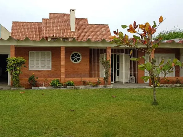 Imagem: Casa Residencial com 4 Dormitorio(s) localizado(a)