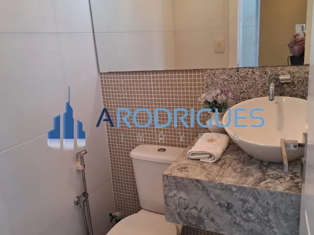 Imagem 12: Casa de Luxo em Vilas do Atlântico: 5 Quartos, 4 Suítes, Mobiliada, 800m² - Venda e