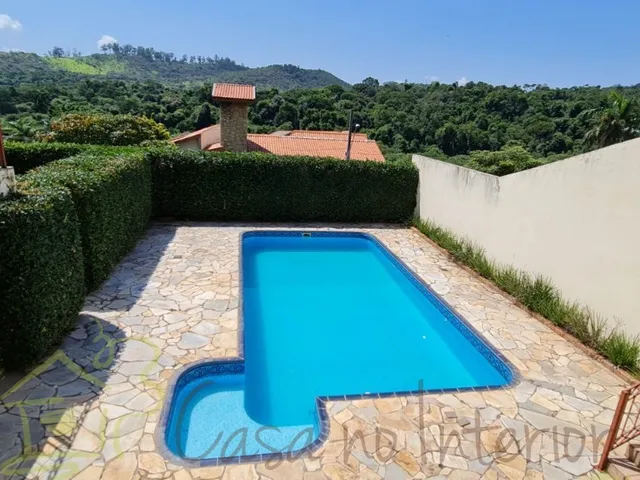 Imagem: A casa possui 3 Dormitórios, 2 Suítes, 3 Banheiros, 4