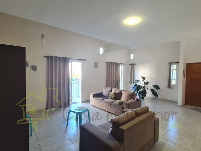 Imagem: A casa possui 5 Dormitórios, 1 Suíte, 4 Banheiros, 7