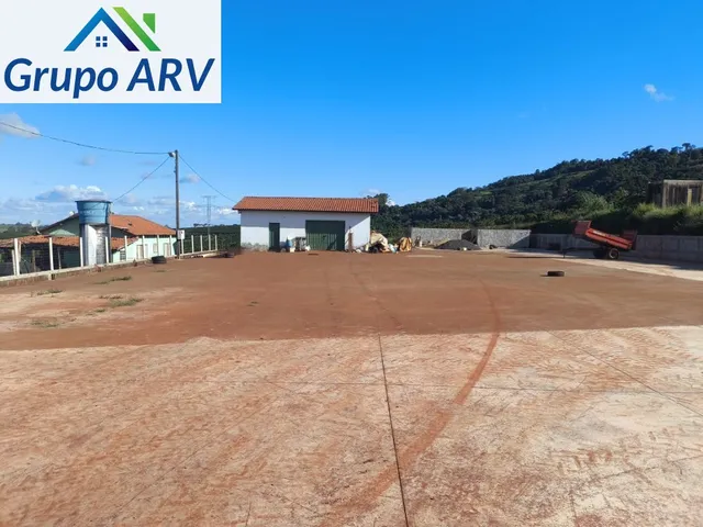 Imagem: A fazenda possui 3 Dormitórios, 2 Banheiros, 10 Vagas na