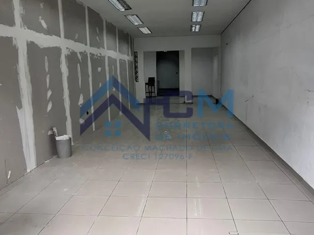 Imagem: A loja possui 2 Banheiros, 160m² de Área e está