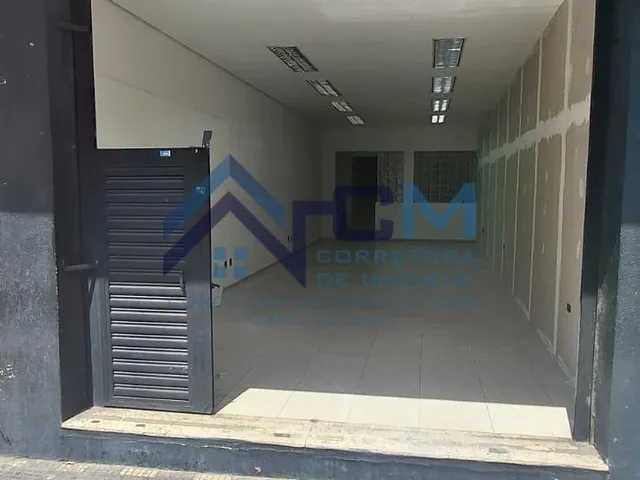 Imagem: A loja possui 1 Banheiro, 120m² de Área e está