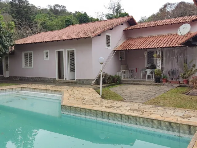 Imagem: A casa possui 4 Dormitórios, 2 Suítes, 3 Banheiros, 3