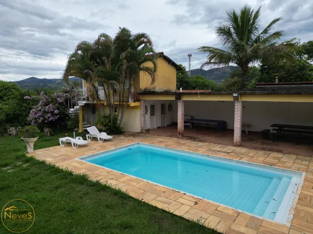Imagem: A fazenda possui 5 Dormitórios, 2 Suítes, 5 Banheiros,
