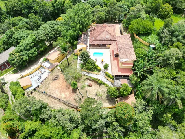 Imagem: A fazenda possui 4 Dormitórios, 2 Suítes, 4 Banheiros,