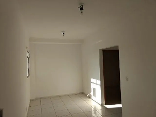 Imagem: O apartamento possui 2 Dormitórios, 1 Banheiro, 1 Vaga na