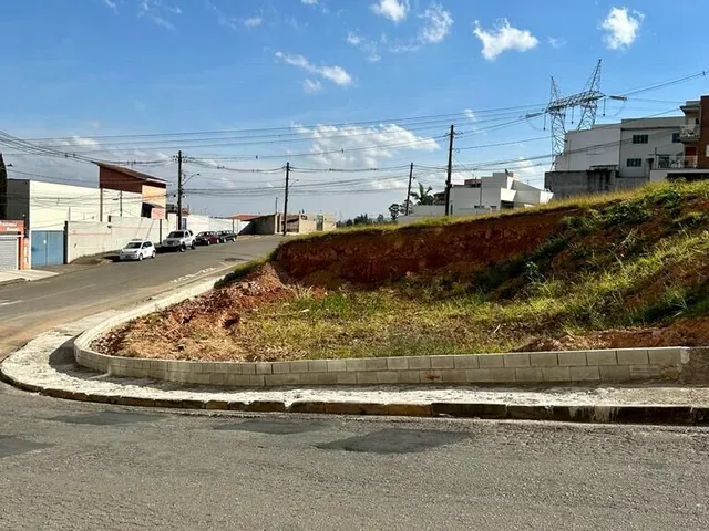Imagem: Terreno à venda no bairro Jardim dos Manacas