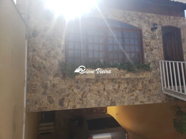 Imagem: A casa possui 3 Dormitórios, 1 Suíte, 2 Banheiros, 4