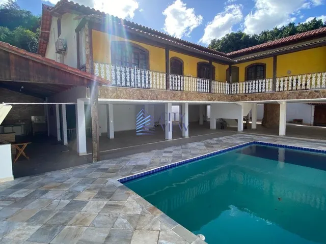 Imagem: A casa em condomínio possui 4 Dormitórios, 2 Suítes, 6