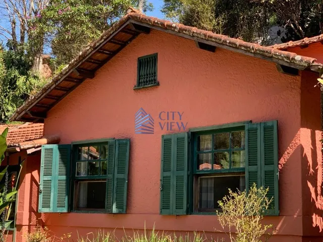 Imagem: A casa em condomínio possui 4 Dormitórios, 2 Suítes, 5