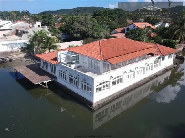 Imagem: A casa possui 9 Dormitórios, 4 Suítes, 7 Banheiros, 5